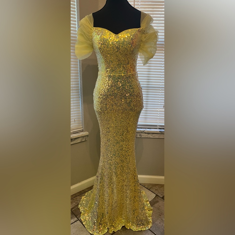 Elegant Yellow Sequin Prom Dress XS 2